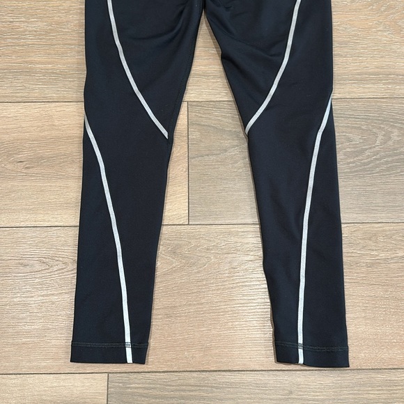 ATHLETA Black Reflective Stride Active Workout Gym Running Leggings Size Medium - Picture 7 of 13